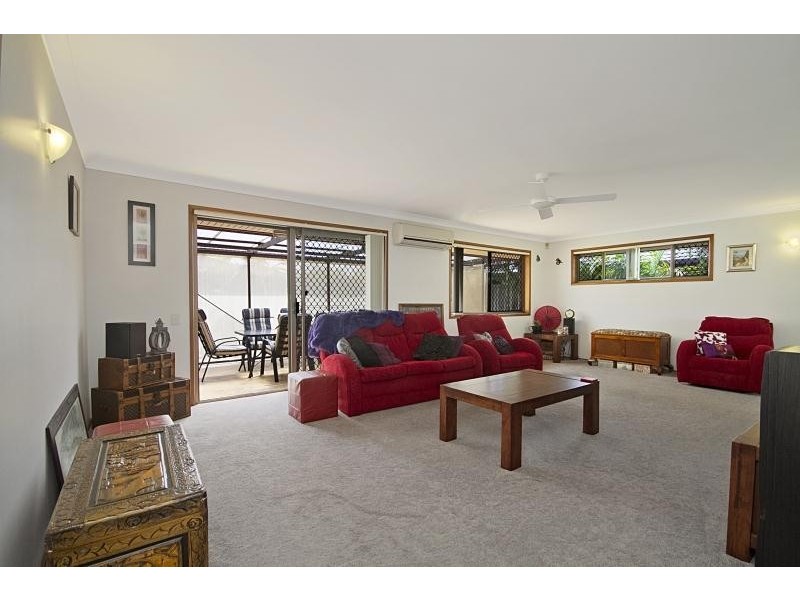 15 Pinon Close, Elanora QLD 4221