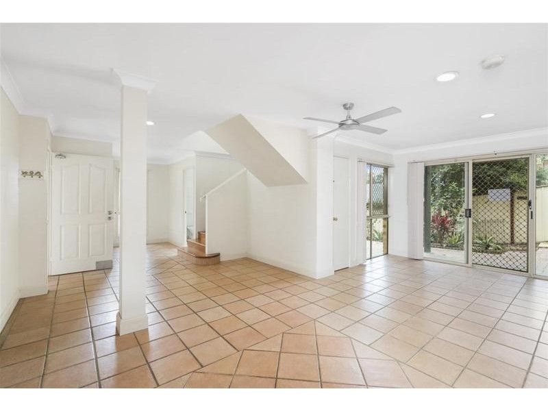 8 Wickepin Court, Elanora QLD 4221