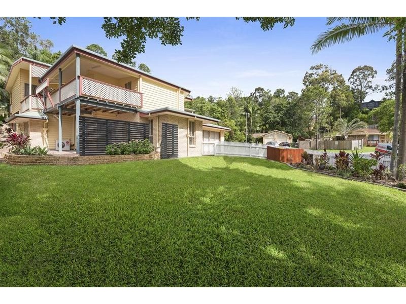 8 Wickepin Court, Elanora QLD 4221