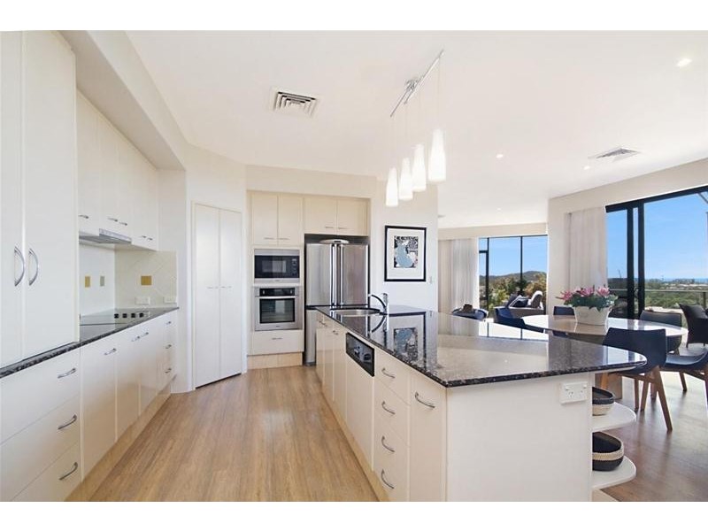 137 K P McGrath Drive, Elanora QLD 4221