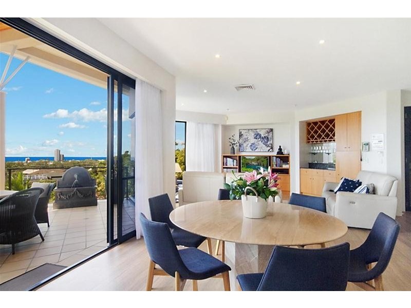 137 K P McGrath Drive, Elanora QLD 4221