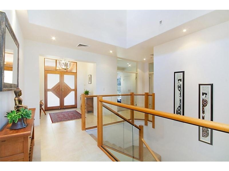 137 K P McGrath Drive, Elanora QLD 4221