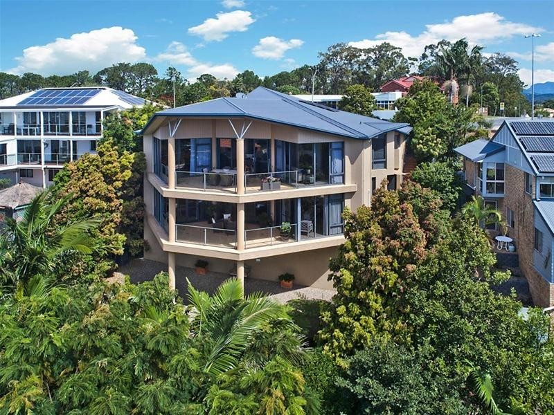 137 K P McGrath Drive, Elanora QLD 4221