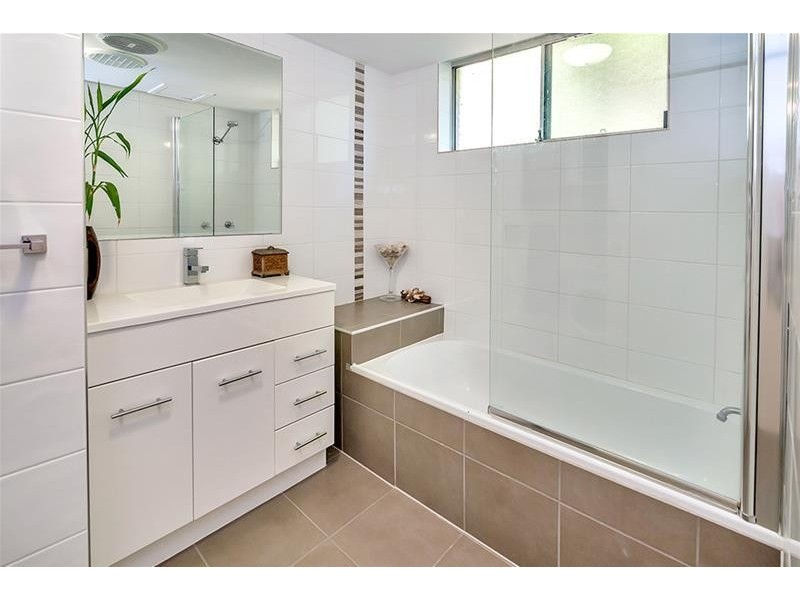 18/11 Hayle Street, Burleigh Heads QLD 4220