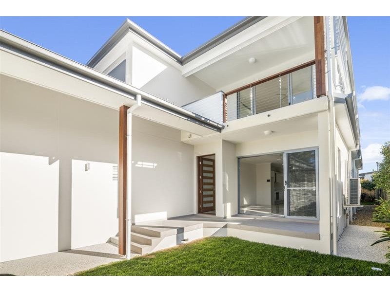 2/10 Molucca Avenue, Palm Beach QLD 4221