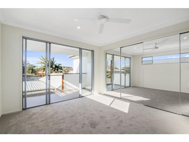 2/10 Molucca Avenue, Palm Beach QLD 4221