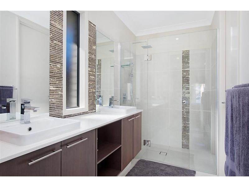 22 Sequoia Close, Elanora QLD 4221