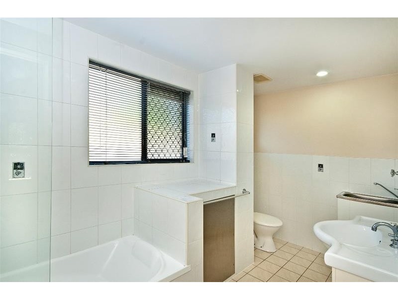 2/7 Tallebudgera Drive, Palm Beach QLD 4221