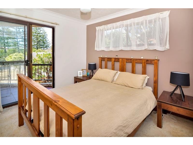 6/8 Twenty Second Avenue, Palm Beach QLD 4221