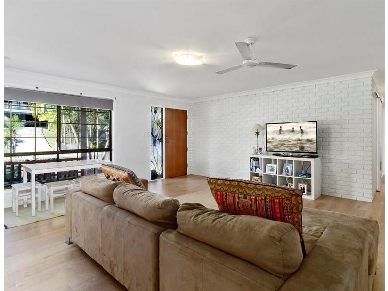 15 Kalamunda Close, Elanora QLD 4221