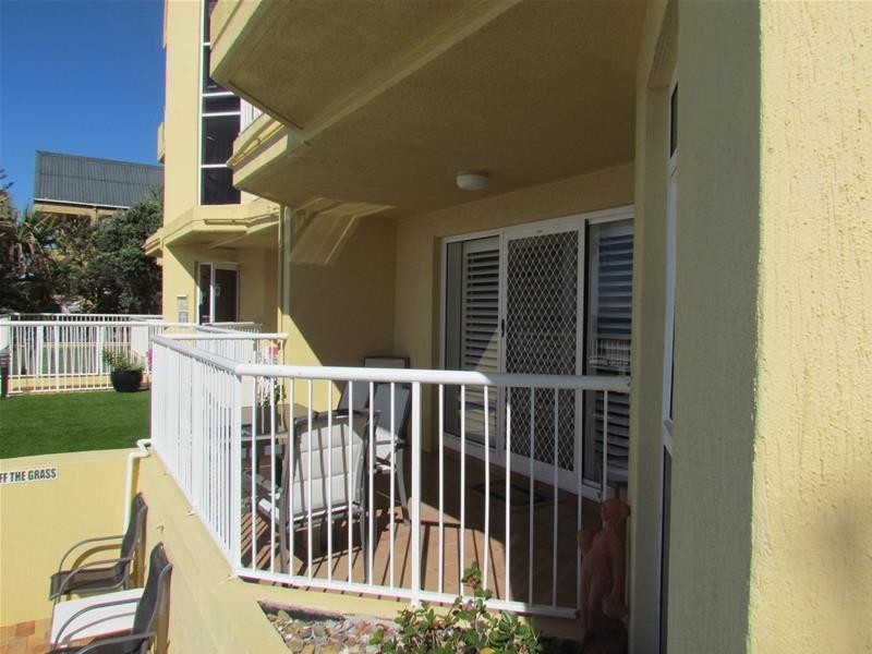 8/2 Seventeenth Avenue, Palm Beach QLD 4221