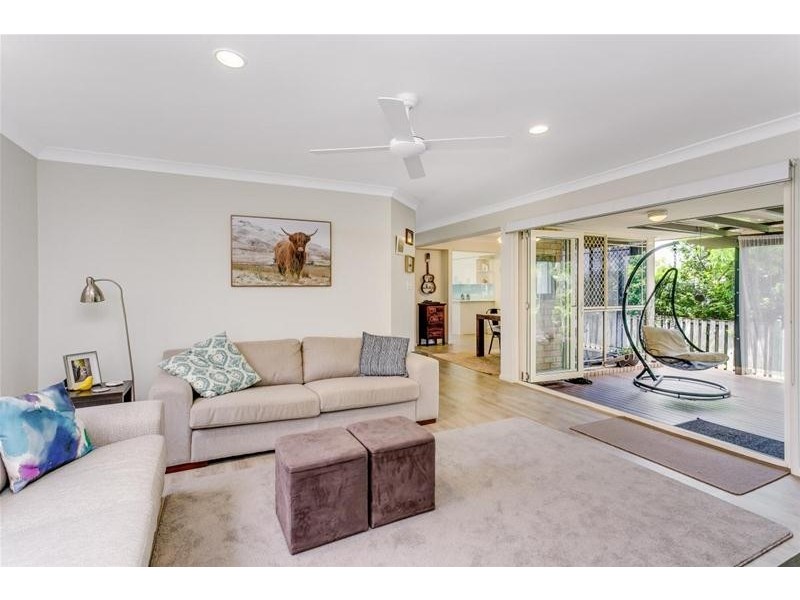 8 Carilla Place, Elanora QLD 4221