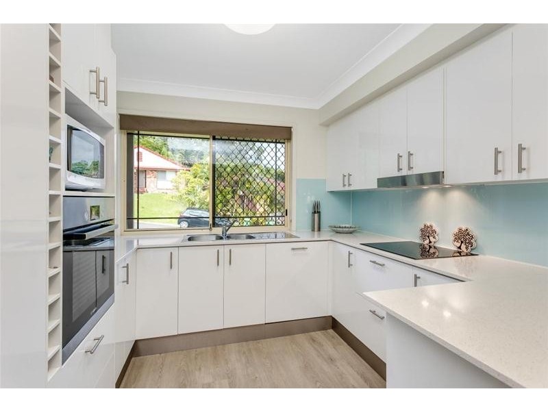 8 Carilla Place, Elanora QLD 4221