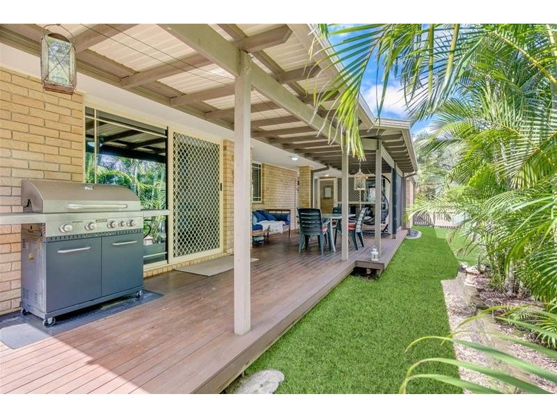 8 Carilla Place, Elanora QLD 4221