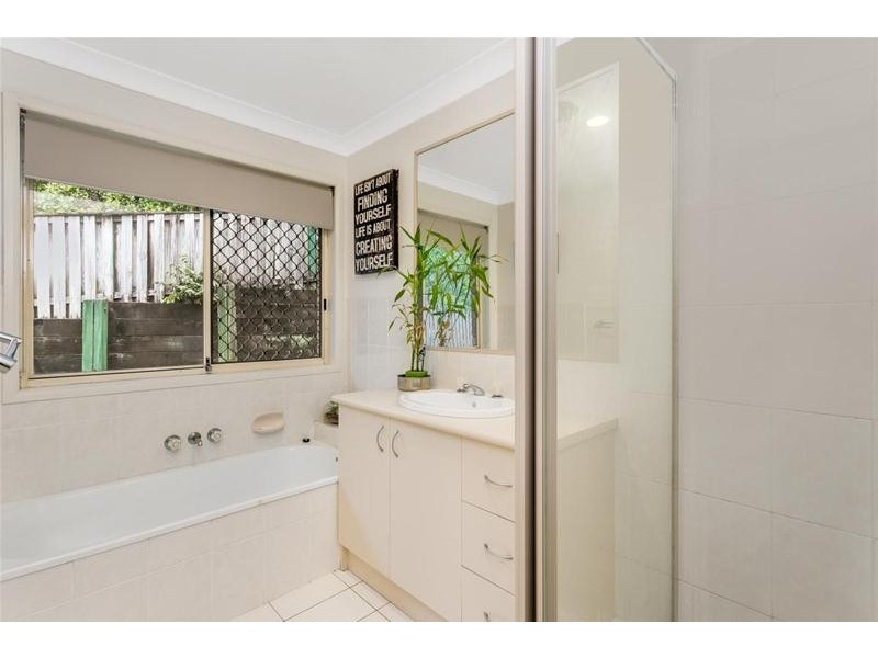 8 Carilla Place, Elanora QLD 4221