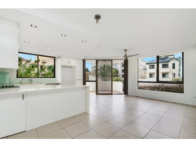 2/1187 Gold Coast Highway, Palm Beach QLD 4221