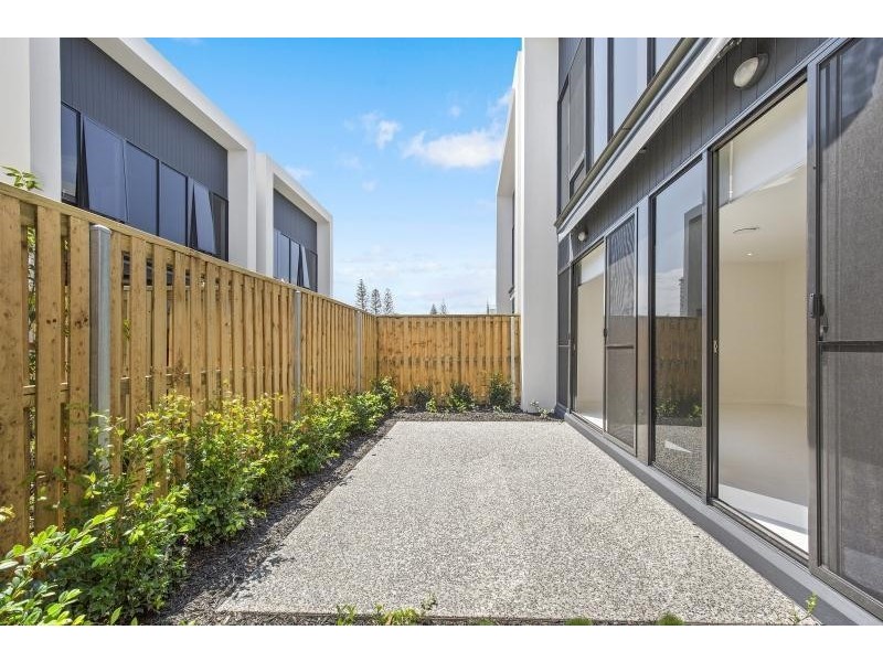 1/4 Magnoli Circuit, Palm Beach QLD 4221