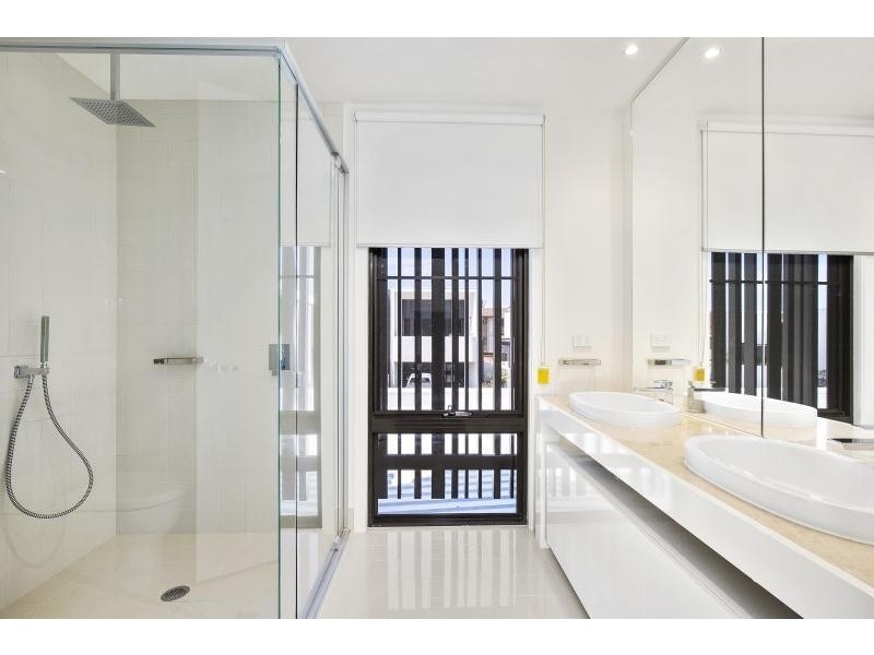 1/4 Magnoli Circuit, Palm Beach QLD 4221