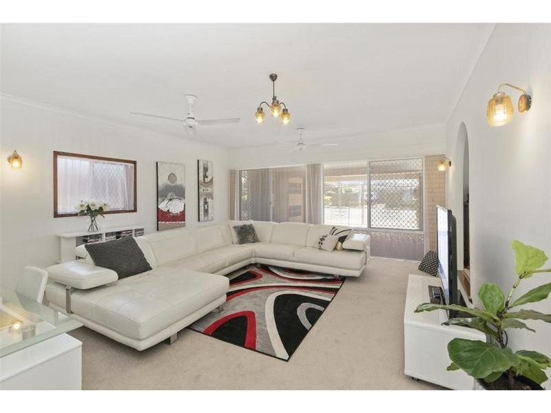 121 Mallawa Drive, Palm Beach QLD 4221