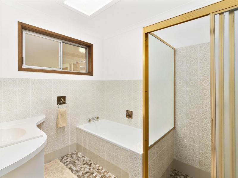 121 Mallawa Drive, Palm Beach QLD 4221