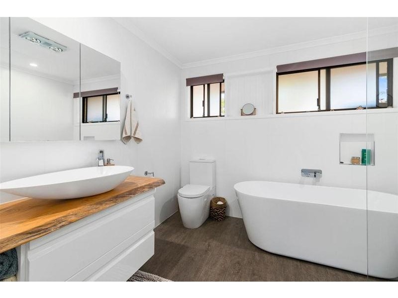 30 Seabrook Street, Elanora QLD 4221