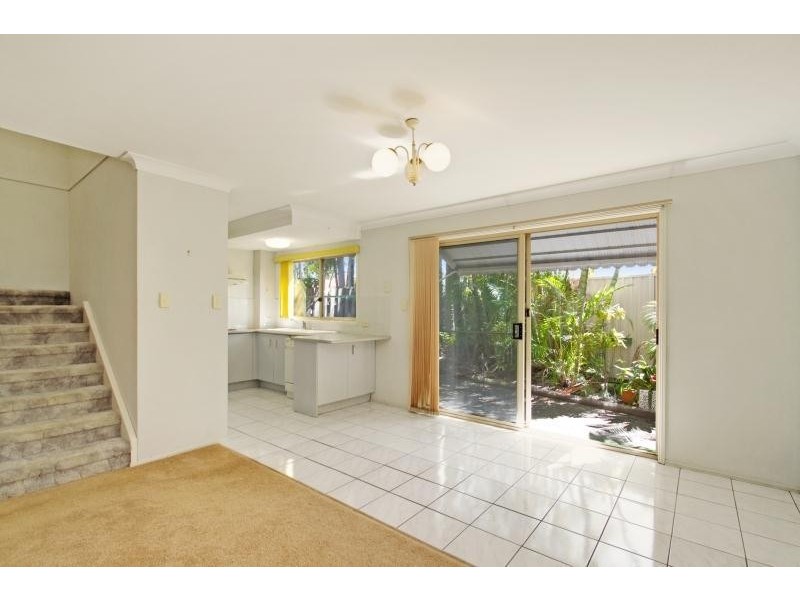 2/12 Cupania Place, Elanora QLD 4221