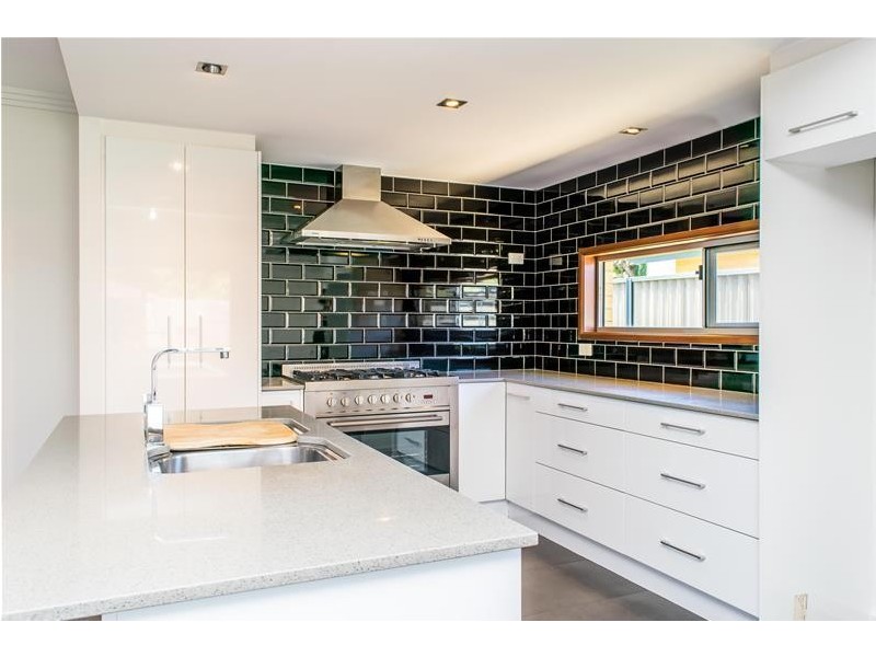 24 Leyte Avenue, Palm Beach QLD 4221