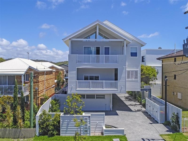 Villa 2/7 Twenty Fifth Avenue, Palm Beach QLD 4221