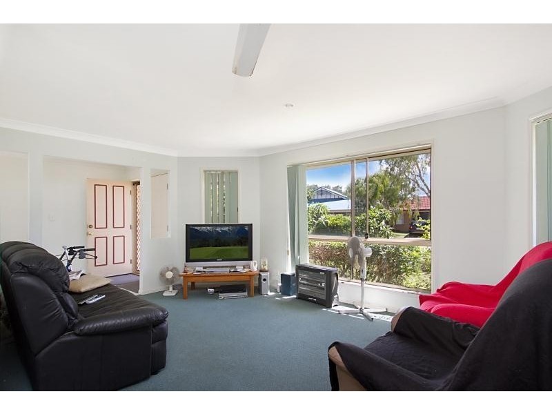 42 Tussock Crescent, Elanora QLD 4221