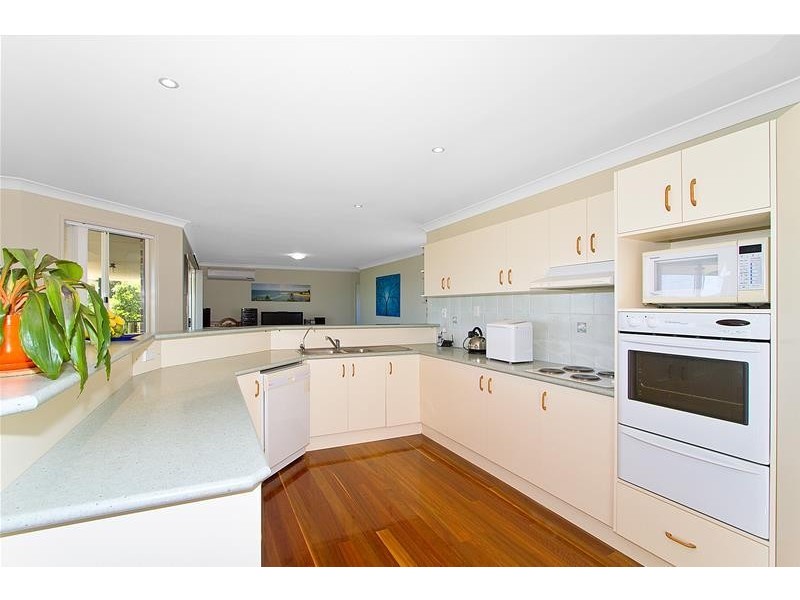 18 Hibertia Avenue, Elanora QLD 4221