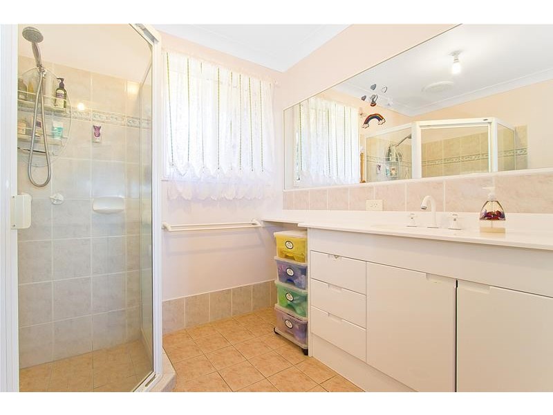 18 Hibertia Avenue, Elanora QLD 4221