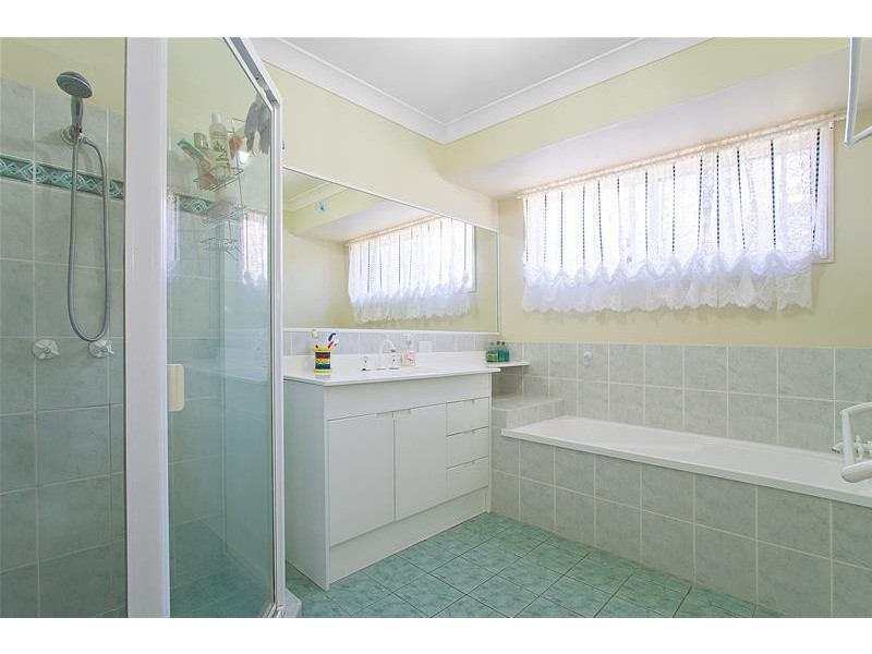 18 Hibertia Avenue, Elanora QLD 4221