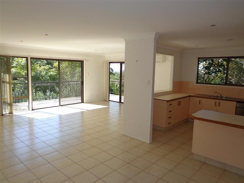 4 Harmes Place, Tallebudgera QLD 4228