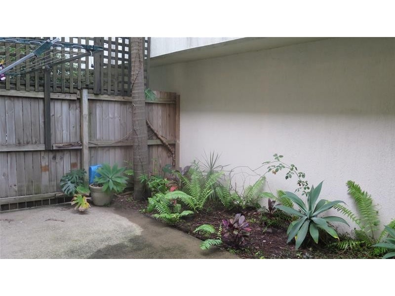 2/1045 Gold Coast Highway, Palm Beach QLD 4221