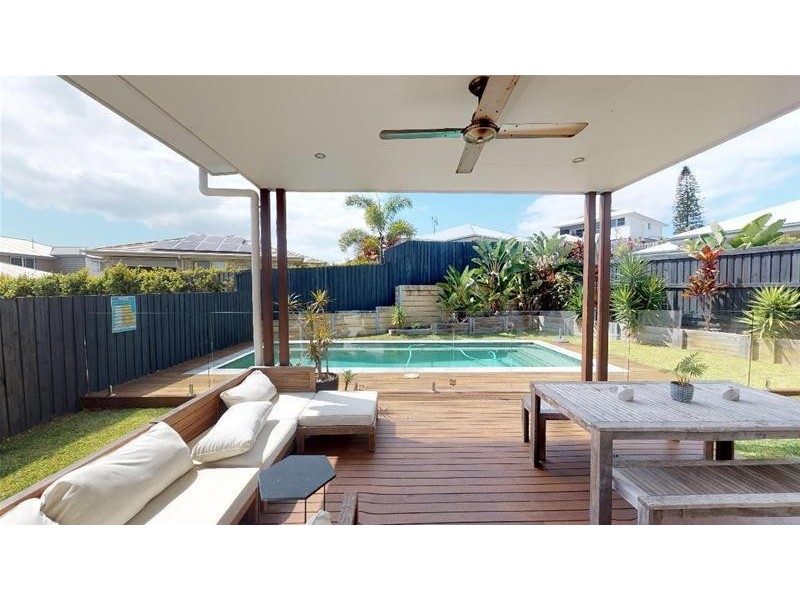 6 Sunbird Court, Elanora QLD 4221