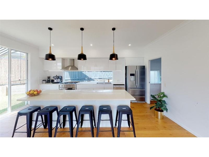 6 Sunbird Court, Elanora QLD 4221