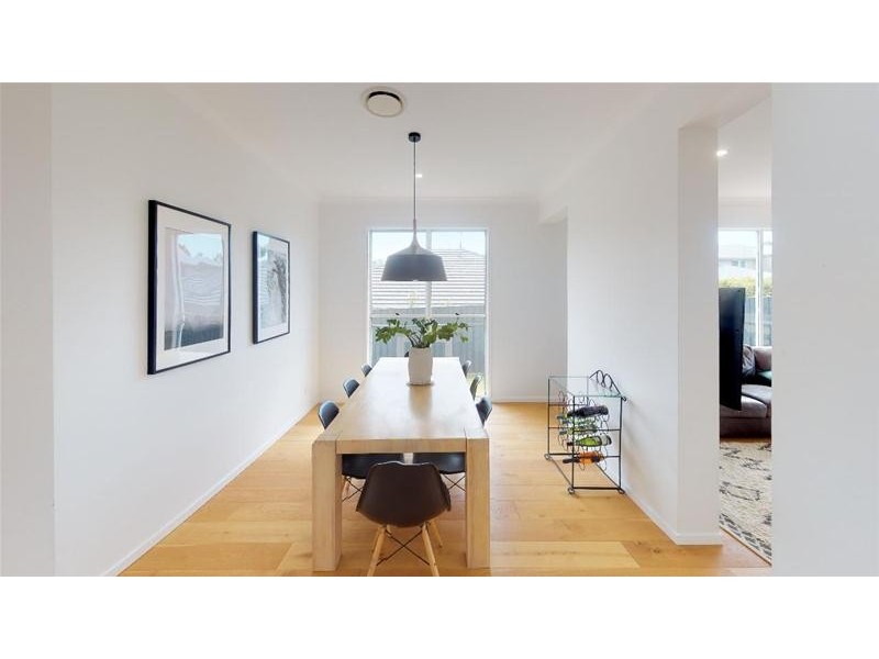 6 Sunbird Court, Elanora QLD 4221