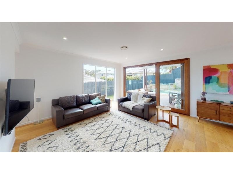 6 Sunbird Court, Elanora QLD 4221