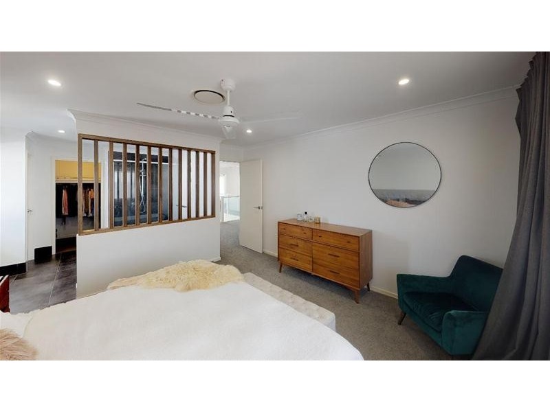 6 Sunbird Court, Elanora QLD 4221