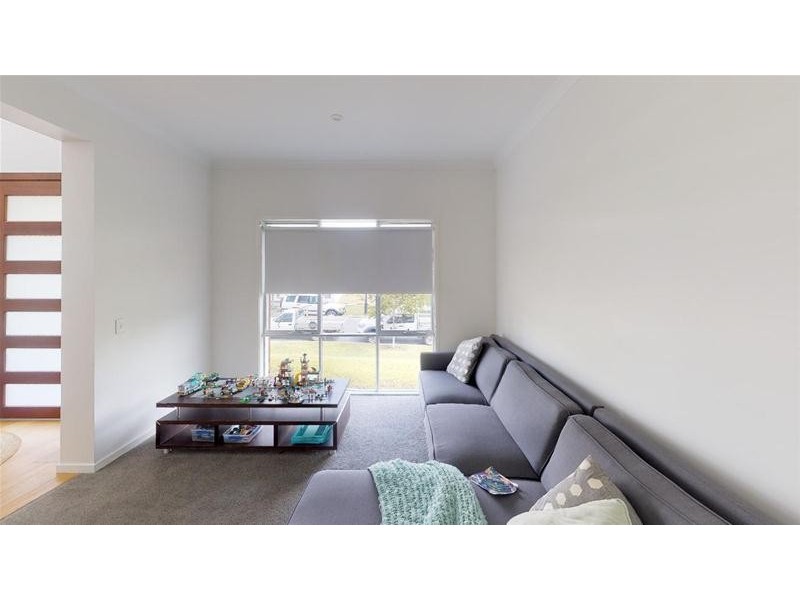 6 Sunbird Court, Elanora QLD 4221