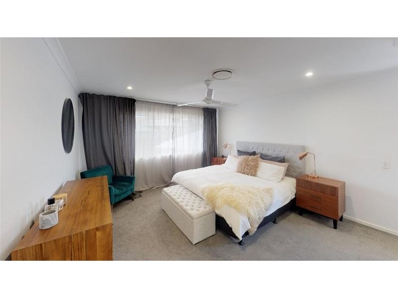 6 Sunbird Court, Elanora QLD 4221