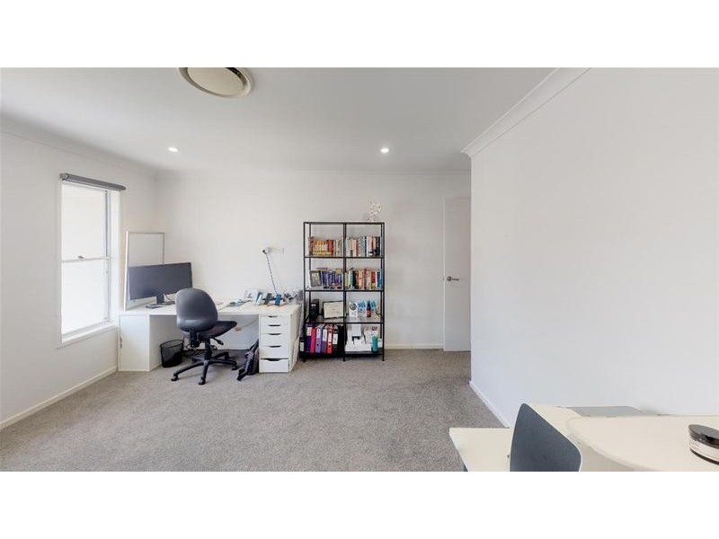 6 Sunbird Court, Elanora QLD 4221