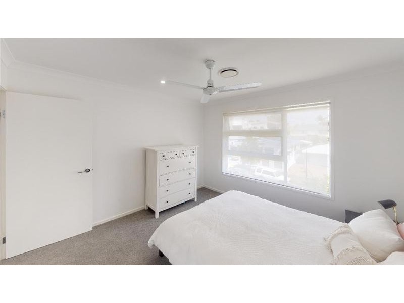 6 Sunbird Court, Elanora QLD 4221