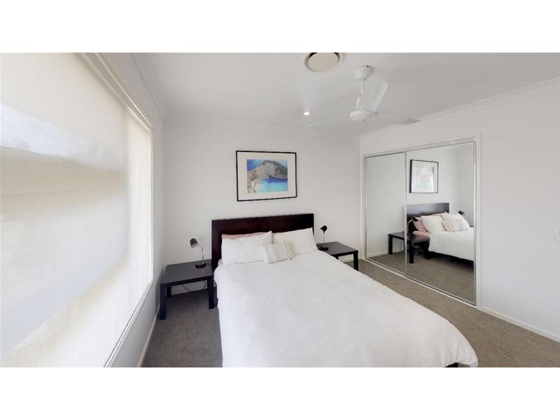 6 Sunbird Court, Elanora QLD 4221