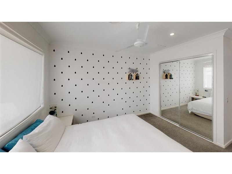 6 Sunbird Court, Elanora QLD 4221