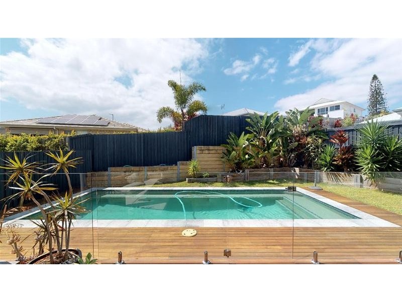 6 Sunbird Court, Elanora QLD 4221