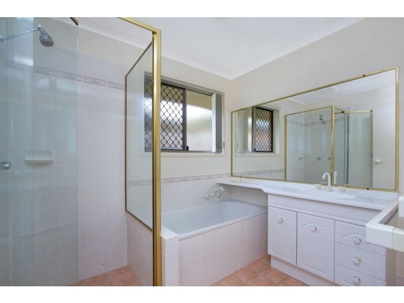 33 Northlakes Drive, Elanora QLD 4221