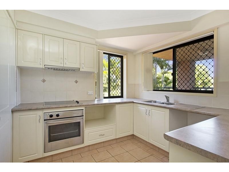2/5 Tarni Avenue, Palm Beach QLD 4221