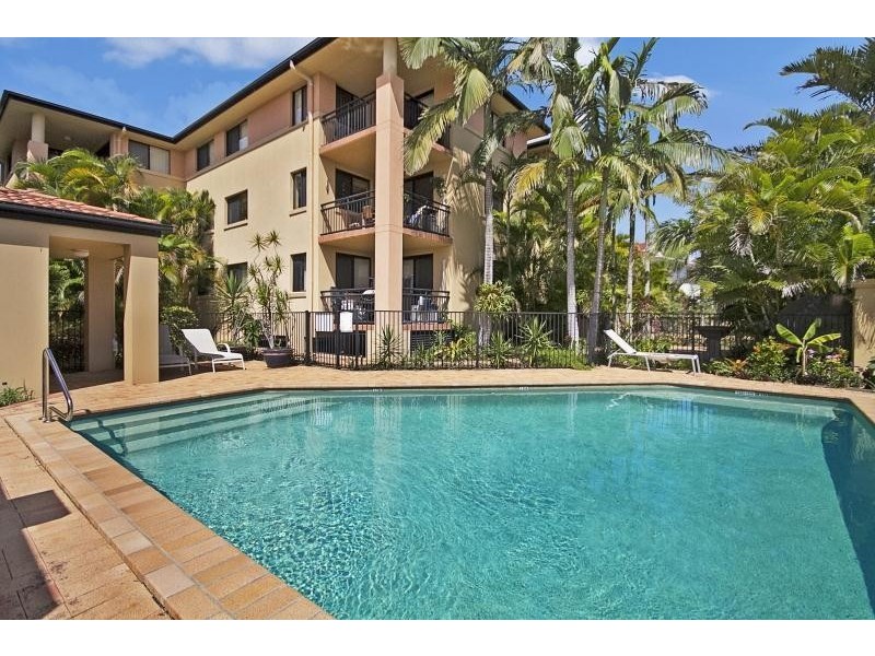 2/5 Tarni Avenue, Palm Beach QLD 4221