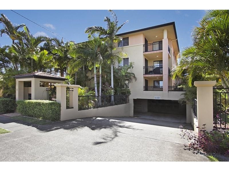 2/5 Tarni Avenue, Palm Beach QLD 4221